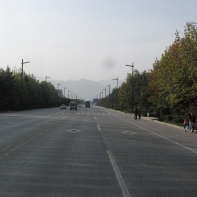 远眺秦岭雾霭蔼