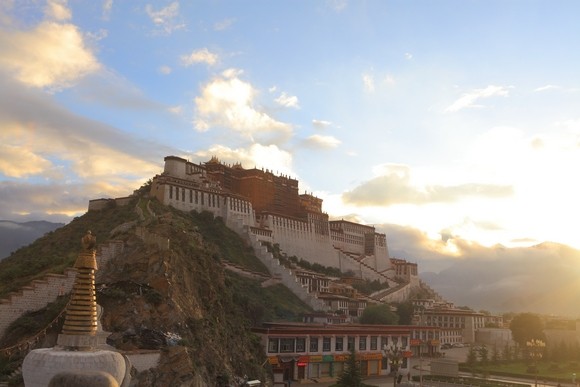 七月份和几个朋友驾车从云南丽江出发，一路行程六天到达西藏拉萨沿途所拍（风景）