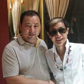 与邓建国先生在一起（手机拍摄）