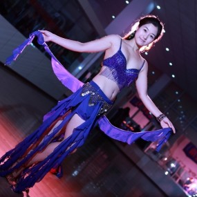 《跳肚皮舞的女孩》