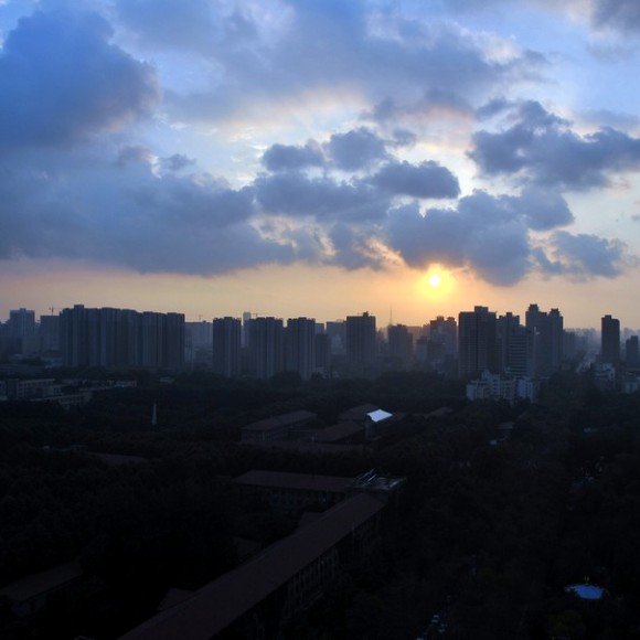 2013年10月14日傍晚的交大上空