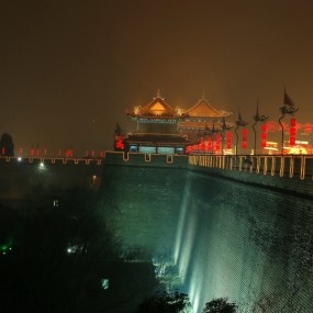 古城流光又溢彩