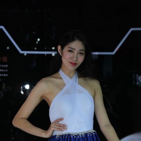 靓丽车模 眼神传情