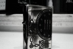 黑白照片里的ZIPPO