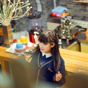 咖啡店里的中学生