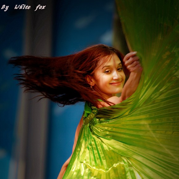 在半米深的水中，怒抓拍一张