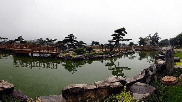 雨拍唐苑的别样风景