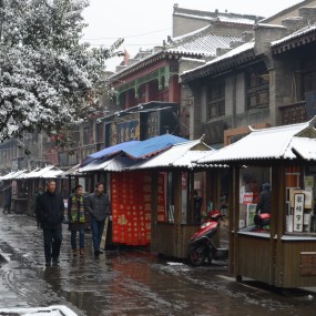 古城的年味(4)--除夕前.瑞雪映古城