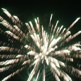 烟花爆开的一瞬间