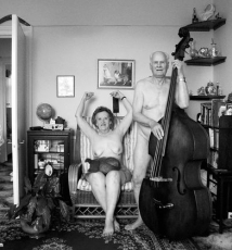 沙发上的裸体艺术