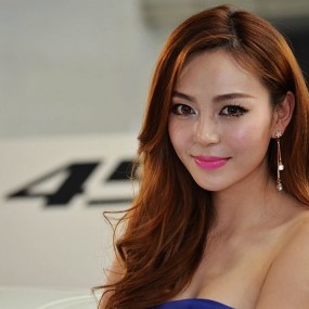 站了5天还有如此笑容和敬业的几乎没有了（车展摄影参赛）