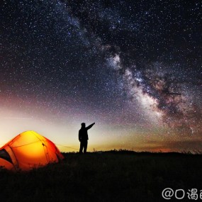 夜爬灵山拍摄璀璨银河