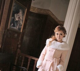 有点古色的粉色可爱女孩