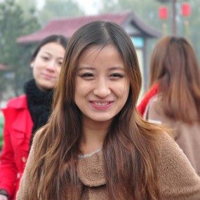 气质与美貌并存（两位美丽的工作人员）