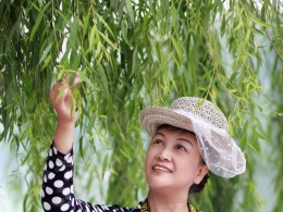 资深美女摄影师2片