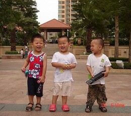 小外甥的快乐童年！祝小朋友节日快乐！