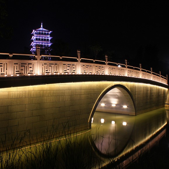 夜色斑斓世博园