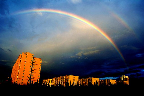 雨过天晴蓝天彩霞墨云见彩虹