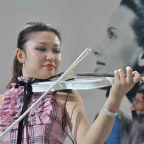 辣妹热舞劲曲贺车展