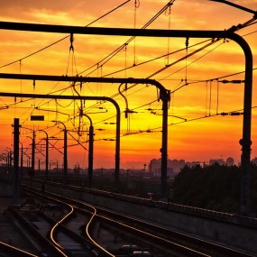 晚霞映照下的上海轨交