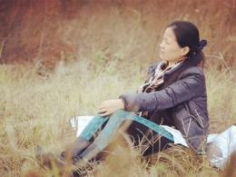 文昌湖畔人添香