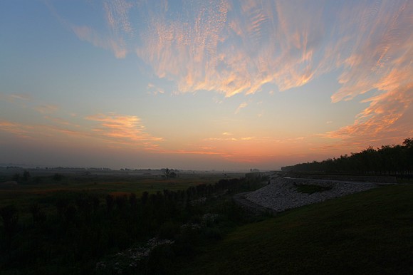 渭河边上看日出