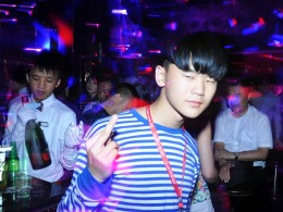 和我的夜店朋友，好HAPPY，