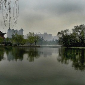 ——雨中的兴庆宫公园——