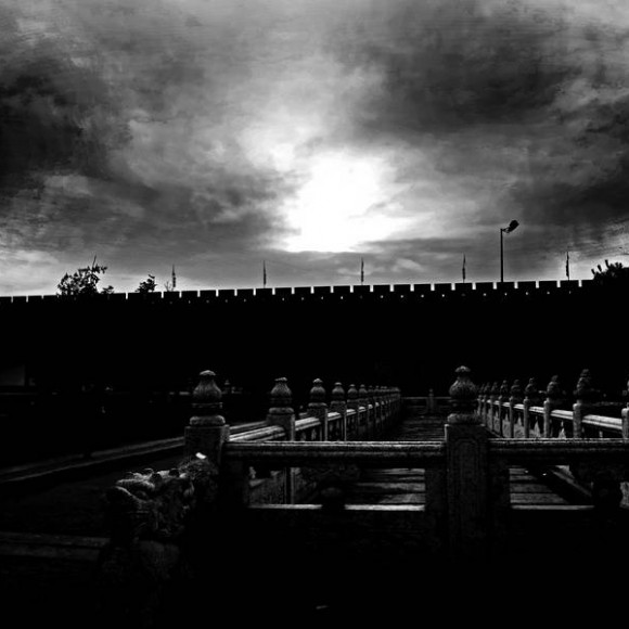 红外摄影尝试  《城墙的记忆》