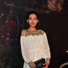 佳能摄影大篷车上的美女（2）