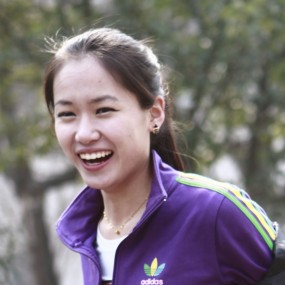 阳春三月相约城市运动公园的美女们