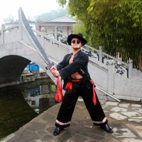 少年“南霸天”