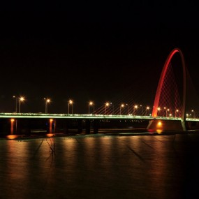 欧亚大桥的美丽夜景