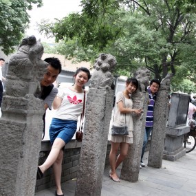 一个周六下午的一群人