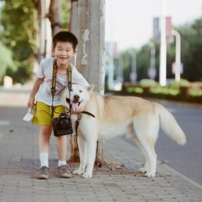 可爱的外甥与狗狗