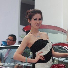 拍烂了的人像车模