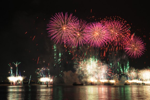 珠江两岸的烟火