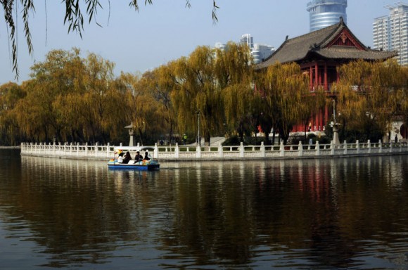 层林尽然画唐宫