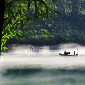 雾漫小东江