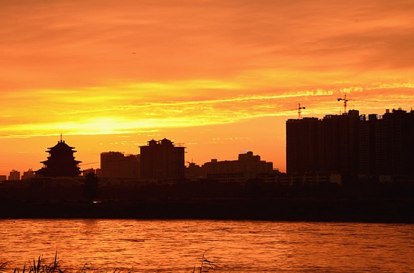 咸阳渭河拍晚霞
