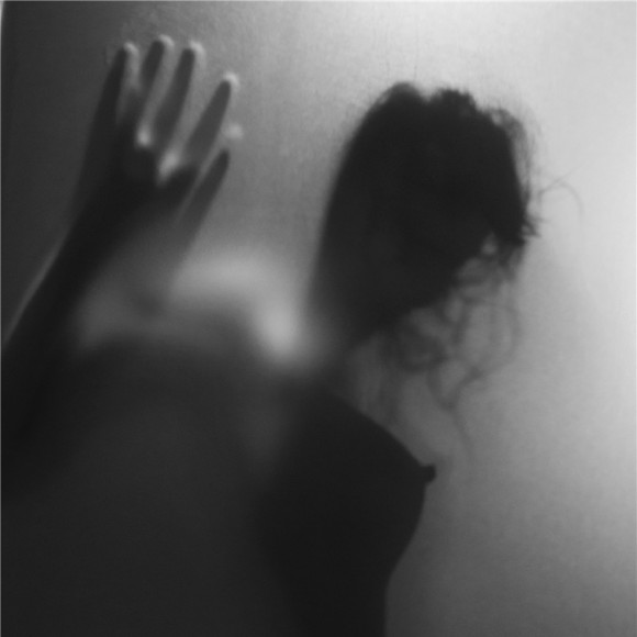 有時候 最美妙的光線 并不是為了看清事物 而是看清影子