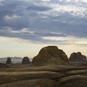 魔鬼城的苍天与光芒