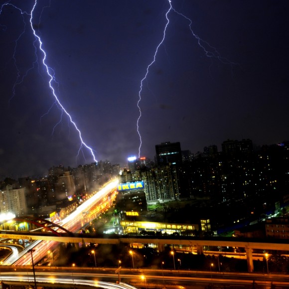 也是昨晚的闪电