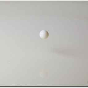 一滴牛奶落下的瞬间