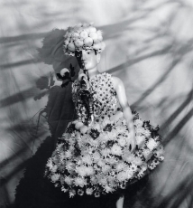 今 道子 用黑白编织消逝的时间