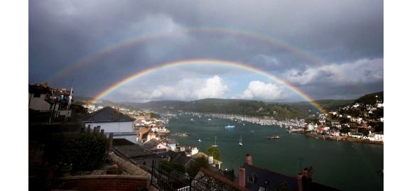 罕见双层彩虹！