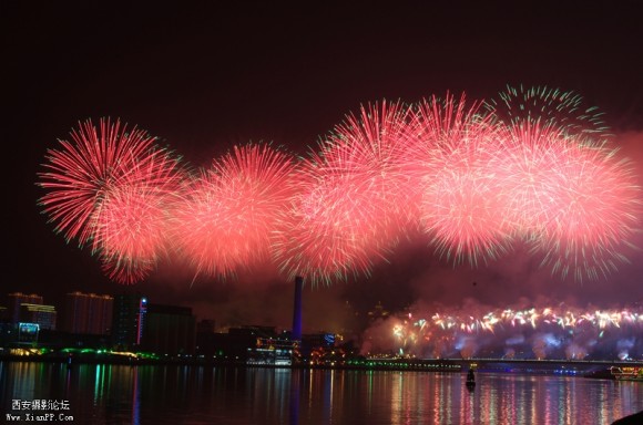 亚运开幕焰火 宾得 K-X