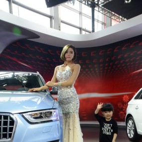 【五一车展】长大我也要当车模