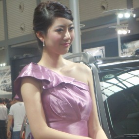 西安车展的美女车模。