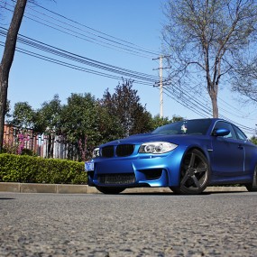 5.1车展，改装车。《春天里，换新装》——BMW 1M整车贴蓝膜